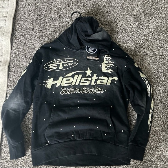 I HAVE multiple sizes. I’m only selling black and pink hair star hoodies.
